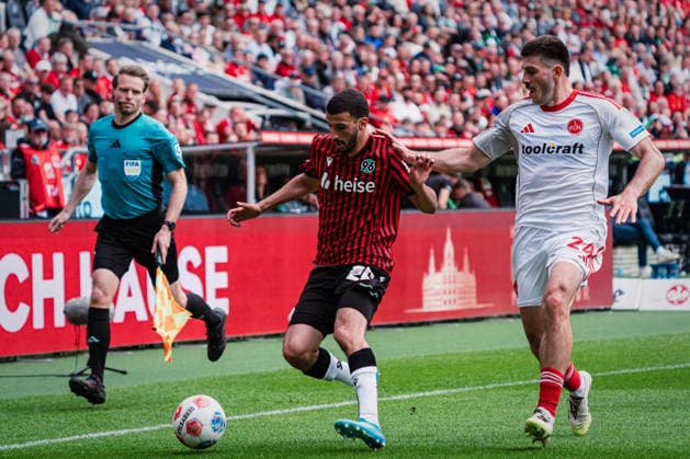 2. Bundesliga: Hannover 96 vs. 1. FC Nürnberg, 17.05.2026 Waniss TaÃ¯bi (Hannover 96, 26) im Zweikampf mit Luka Lochoshvili (1. FC Nürnberg, 24); Fußball, 2. Bundesliga, 34. Spieltag: Hannover 96 vs. 1. FC Nürnberg am 17.05.2026 in der Heinz von Heiden Arena, Hannover DFL REGULATIONS PROHIBIT ANY USE OF PHOTOGRAPHS AS IMAGE SEQUENCES AND OR QUASI-VIDEO. Copyright: xBEAUTIFULxSPORTS Tonhäuserx