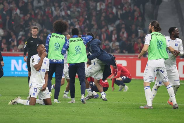 FOOTBALL : LOSC Lille vs Auxerre - Ligue 1 J34 - 17 05 2026 Joie des joueurs et du staff de l AJ Auxerre apres la victoire et le maintien en Ligue 1 apres le du match LOSC Lille vs Auxerre, Ligue 1 J34, Decathlon Arena stade Pierre Mauroy, le 17 mai 2026 - photo Laurent Sanson PsnewZ  Copyright: xLaurentxSANSONx xPsnewZx