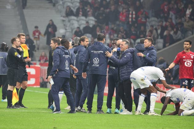 FOOTBALL : LOSC Lille vs Auxerre - Ligue 1 J34 - 17 05 2026 Joie des joueurs et du staff de l AJ Auxerre apres la victoire et le maintien en Ligue 1 apres le du match LOSC Lille vs Auxerre, Ligue 1 J34, Decathlon Arena stade Pierre Mauroy, le 17 mai 2026 - photo Laurent Sanson PsnewZ  Copyright: xLaurentxSANSONx xPsnewZx