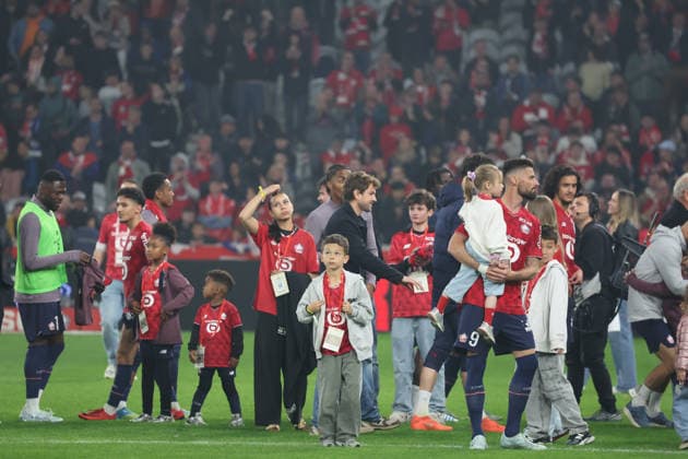 FOOTBALL : LOSC Lille vs Auxerre - Ligue 1 J34 - 17 05 2026 Joie des joueurs et du staff du LOSC apres la qualification directe en Ligue des Champions apres le match LOSC Lille vs Auxerre, Ligue 1 J34, Decathlon Arena stade Pierre Mauroy, le 17 mai 2026 - photo Laurent Sanson PsnewZ  Copyright: xLaurentxSANSONx xPsnewZx