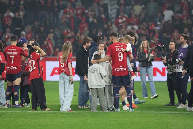FOOTBALL : LOSC Lille vs Auxerre - Ligue 1 J34 - 17 05 2026 Joie des joueurs et du staff du LOSC apres la qualification directe en Ligue des Champions apres le match LOSC Lille vs Auxerre, Ligue 1 J34, Decathlon Arena stade Pierre Mauroy, le 17 mai 2026 - photo Laurent Sanson PsnewZ  Copyright: xLaurentxSANSONx xPsnewZx