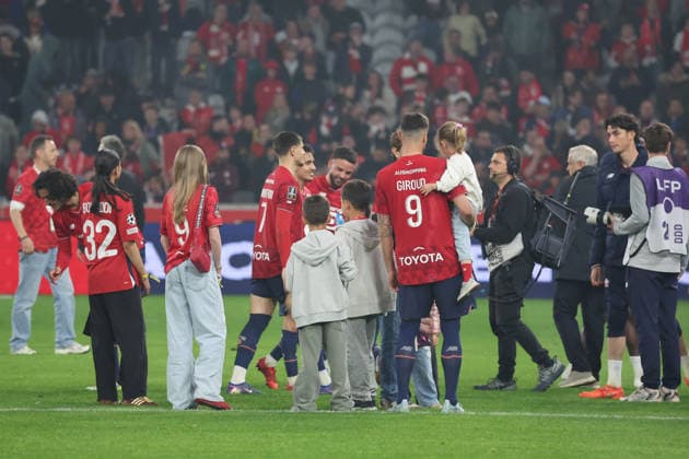 FOOTBALL : LOSC Lille vs Auxerre - Ligue 1 J34 - 17 05 2026 Joie des joueurs et du staff du LOSC apres la qualification directe en Ligue des Champions apres le match LOSC Lille vs Auxerre, Ligue 1 J34, Decathlon Arena stade Pierre Mauroy, le 17 mai 2026 - photo Laurent Sanson PsnewZ  Copyright: xLaurentxSANSONx xPsnewZx