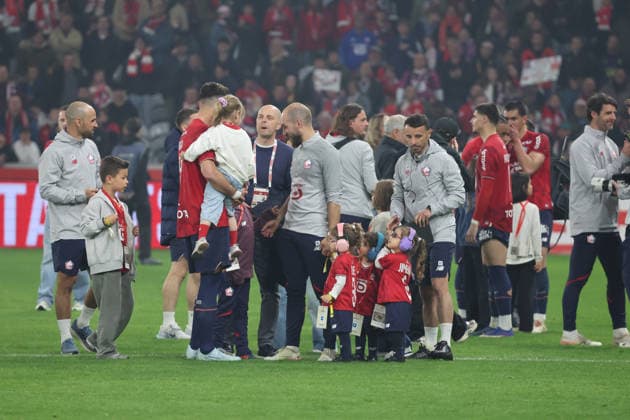 FOOTBALL : LOSC Lille vs Auxerre - Ligue 1 J34 - 17 05 2026 Joie des joueurs et du staff du LOSC apres la qualification directe en Ligue des Champions apres le match LOSC Lille vs Auxerre, Ligue 1 J34, Decathlon Arena stade Pierre Mauroy, le 17 mai 2026 - photo Laurent Sanson PsnewZ  Copyright: xLaurentxSANSONx xPsnewZx