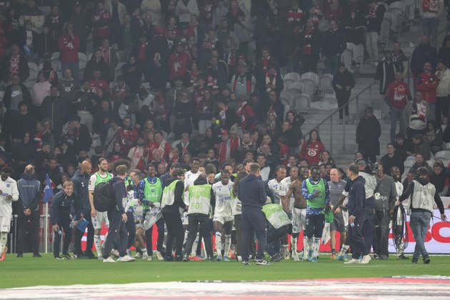 FOOTBALL : LOSC Lille vs Auxerre - Ligue 1 J34 - 17 05 2026 Joie du staff et des joueurs de l AJ Auxerre apres leur victoire et leur maintien en Ligue 1 apres le match LOSC Lille vs Auxerre, Ligue 1 J34, Decathlon Arena stade Pierre Mauroy, le 17 mai 2026 - photo Laurent Sanson PsnewZ  Copyright: xLaurentxSANSONx xPsnewZx