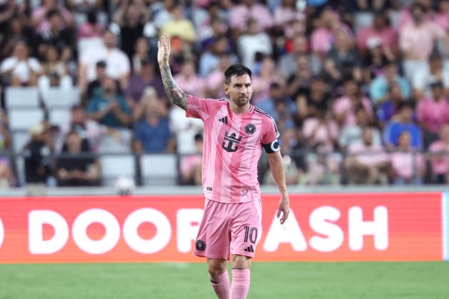 MIAMI, FL - MAY 17: Inter Miami CF midfielder Leo Messi (10) waves to fans in the second half during the match between the Portland Timbers and Inter Miami CF on Sunday, May 17, 2026 at Nu Stadium in Miami, FL. (Photo by Peter Joneleit Icon Sportswire) SOCCER: MAY 17 MLS, Fussball Herren, USA Inter Miami CF vs Portland Timbers EDITORIAL USE ONLY Icon2605017065