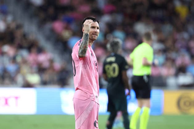 MIAMI, FL - MAY 17: Inter Miami CF midfielder Leo Messi (10) shows his apprecisation for a section of cheering fans in the second half during the match between the Portland Timbers and Inter Miami CF on Sunday, May 17, 2026 at Nu Stadium in Miami, FL. (Photo by Peter Joneleit Icon Sportswire) SOCCER: MAY 17 MLS, Fussball Herren, USA Inter Miami CF vs Portland Timbers EDITORIAL USE ONLY Icon2605017063