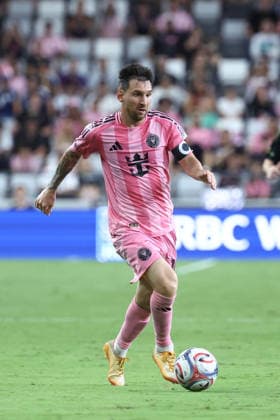 MIAMI, FL - MAY 17: Inter Miami CF midfielder Leo Messi (10) atacks with the ball in the second half during the match between the Portland Timbers and Inter Miami CF on Sunday, May 17, 2026 at Nu Stadium in Miami, FL. (Photo by Peter Joneleit Icon Sportswire) SOCCER: MAY 17 MLS, Fussball Herren, USA Inter Miami CF vs Portland Timbers EDITORIAL USE ONLY Icon2605017066