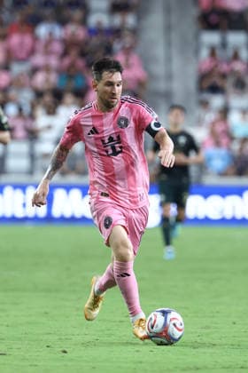 MIAMI, FL - MAY 17: Inter Miami CF midfielder Leo Messi (10) atacks with the ball in the second half during the match between the Portland Timbers and Inter Miami CF on Sunday, May 17, 2026 at Nu Stadium in Miami, FL. (Photo by Peter Joneleit Icon Sportswire) SOCCER: MAY 17 MLS, Fussball Herren, USA Inter Miami CF vs Portland Timbers EDITORIAL USE ONLY Icon2605017067