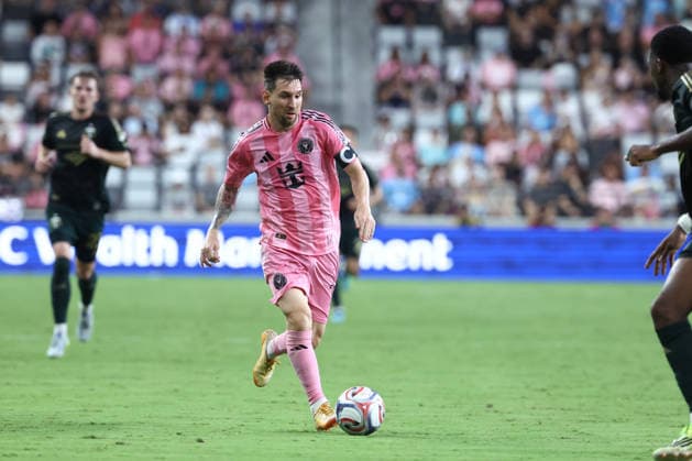 MIAMI, FL - MAY 17: Inter Miami CF midfielder Leo Messi (10) atacks with the ball in the second half during the match between the Portland Timbers and Inter Miami CF on Sunday, May 17, 2026 at Nu Stadium in Miami, FL. (Photo by Peter Joneleit Icon Sportswire) SOCCER: MAY 17 MLS, Fussball Herren, USA Inter Miami CF vs Portland Timbers EDITORIAL USE ONLY Icon2605017068