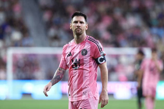 MIAMI, FL - MAY 17: Inter Miami CF midfielder Leo Messi (10) looks toward a section of cheering fans in the second half during the match between the Portland Timbers and Inter Miami CF on Sunday, May 17, 2026 at Nu Stadium in Miami, FL. (Photo by Peter Joneleit Icon Sportswire) SOCCER: MAY 17 MLS, Fussball Herren, USA Inter Miami CF vs Portland Timbers EDITORIAL USE ONLY Icon2605017070