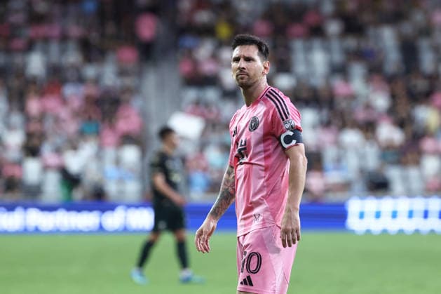 MIAMI, FL - MAY 17: Inter Miami CF midfielder Leo Messi (10) looks toward a section of cheering fans in the second half during the match between the Portland Timbers and Inter Miami CF on Sunday, May 17, 2026 at Nu Stadium in Miami, FL. (Photo by Peter Joneleit Icon Sportswire) SOCCER: MAY 17 MLS, Fussball Herren, USA Inter Miami CF vs Portland Timbers EDITORIAL USE ONLY Icon2605017071