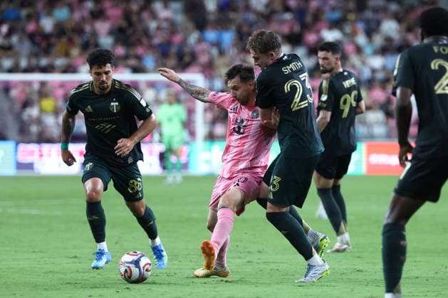 MIAMI, FL - MAY 17: Inter Miami CF midfielder Leo Messi (10) draws a free kick by Portland Timbers defender Ian Smith (23) in the second half during the match between the Portland Timbers and Inter Miami CF on Sunday, May 17, 2026 at Nu Stadium in Miami, FL. (Photo by Peter Joneleit Icon Sportswire) SOCCER: MAY 17 MLS, Fussball Herren, USA Inter Miami CF vs Portland Timbers EDITORIAL USE ONLY Icon2605017075