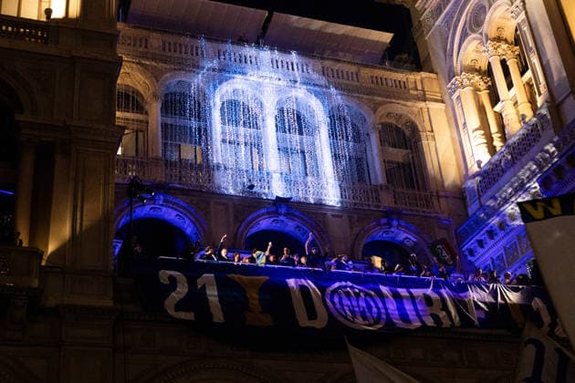 Inter Milan celebrates Serie A title with open-air bus parade in Milan MILAN, ITALY - MAY 17: The Inter Milan squad, including players and staff, appear on the terrace above Piazza Duomo to celebrate the Scudetto after the match against Verona, alongside fans, after parading through the streets of Milan, Italy, on May 17, 2026. Andrea Carrubba Anadolu Milan Italy. Editorial use only. Please get in touch for any other usage.  Copyright: x2026xAnadoluxAndreaxCarrubbax