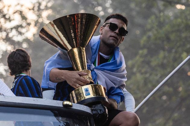 Inter Milan celebrates Serie A title with open-air bus parade in Milan MILAN, ITALY - MAY 17: Inter Milan captain Lautaro Martinez celebrates after the Inter Milan-Verona match on the Nerazzurri team bus, with players and staff on board, leaving the San Siro Stadium to celebrate with fans the victory of the Italian football championship in Milan, Italy, on May 17, 2026. Andrea Carrubba Anadolu Milan Italy. Editorial use only. Please get in touch for any other usage.  Copyright: x2026xAnadoluxAndreaxCarrubbax