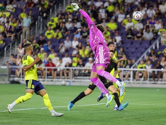 May 17, 2026: LAFC goalkeeper Thomas Hasal (12) dives after a kick during a MLS, Fussball Herren, USA match between LAFC and Nashville SC at Geodis Park in Nashville, TN. CSM Nashville United States of America - ZUMAc04_ 20260517_zma_c04_008 Copyright: xStephenxFurstx