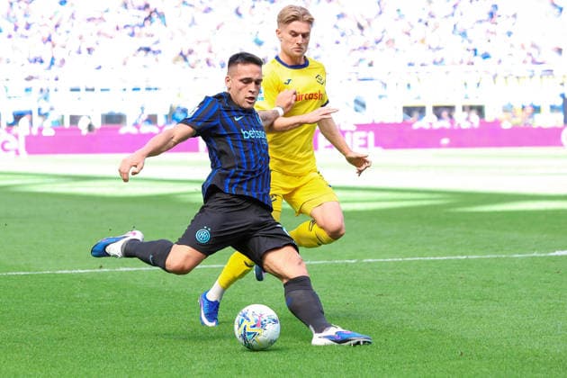 FC Inter vs Hellas Verona, Lega Calcio Serie A EniLive 2025 2026 day 37 at San Siro Stadium Italy, Milan, 2026 05 17: Lautaro Martinez (FC Inter) shots on goal in the first half during soccer game FC Inter vs Hellas Verona, Serie A Enilive 2025-2026 day 37 at San Siro Stadium Italy, Milan, 2026 05 17: FC Inter vs Hellas Verona, Serie A EniLive 2025 2026 day 37 at San Siro Stadium. Milan Italy Copyright: FabrizioxAndreaxBertani