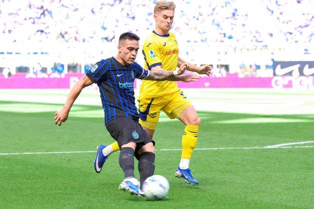 FC Inter vs Hellas Verona, Lega Calcio Serie A EniLive 2025 2026 day 37 at San Siro Stadium Italy, Milan, 2026 05 17: Lautaro Martinez (FC Inter) shots on goal in the first half during soccer game FC Inter vs Hellas Verona, Serie A Enilive 2025-2026 day 37 at San Siro Stadium Italy, Milan, 2026 05 17: FC Inter vs Hellas Verona, Serie A EniLive 2025 2026 day 37 at San Siro Stadium. Milan Italy Copyright: FabrizioxAndreaxBertani