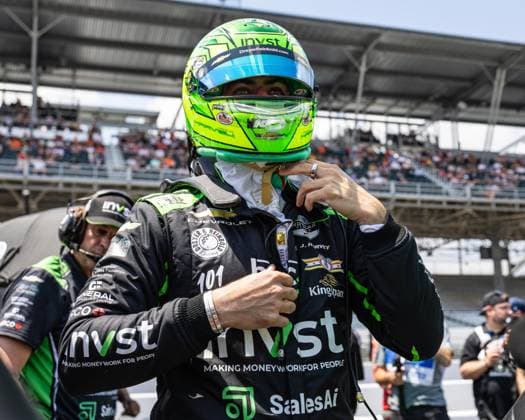 May 17, 2026, Speedway, Indiana, USA: JACK HARVEY, driver of the No. 24 Chevrolet for Dreyer & Reinbold Racing, suits up during qualifying for the 110th Indianapolis 500 at Indianapolis Motor Speedway. IndyCar, Indy Car, IRL, USA 2026: Indy 500 Qualifying  - ZUMAw173 20260517_zsp_w173_009 Copyright: xLukexWelshx