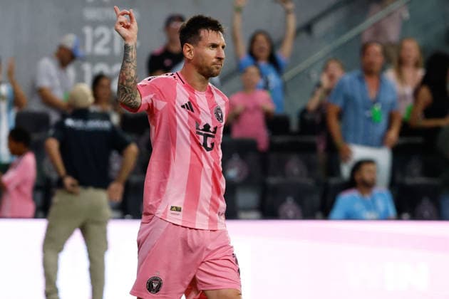 May 17, 2026, Miami, Florida, USA: Inter Miami forward Lionel Messi (10) gestures to the supporters during a MLS, Fussball Herren, USA soccer match between Inter Miami CF and Portland Timbers at NU Stadium in Miami Miami USA - ZUMAa257 20260517_zsp_a257_022 Copyright: xChrisxArjoonx