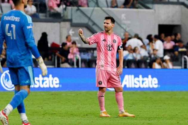 May 17, 2026, Miami, Florida, USA: Inter Miami forward Lionel Messi (10) gestures to the supporters during a MLS, Fussball Herren, USA soccer match between Inter Miami CF and Portland Timbers at NU Stadium in Miami Miami USA - ZUMAa257 20260517_zsp_a257_015 Copyright: xChrisxArjoonx