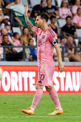 May 17, 2026, Miami, Florida, USA: Inter Miami forward Lionel Messi (10) gestures to the supporters during a MLS, Fussball Herren, USA soccer match between Inter Miami CF and Portland Timbers at NU Stadium in Miami Miami USA - ZUMAa257 20260517_zsp_a257_017 Copyright: xChrisxArjoonx