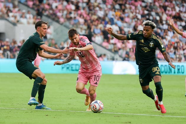 May 17, 2026, Miami, Florida, USA: Inter Miami forward Lionel Messi (10) controls the ball during a MLS, Fussball Herren, USA soccer match between Inter Miami CF and Portland Timbers at NU Stadium in Miami Miami USA - ZUMAa257 20260517_zsp_a257_001 Copyright: xChrisxArjoonx