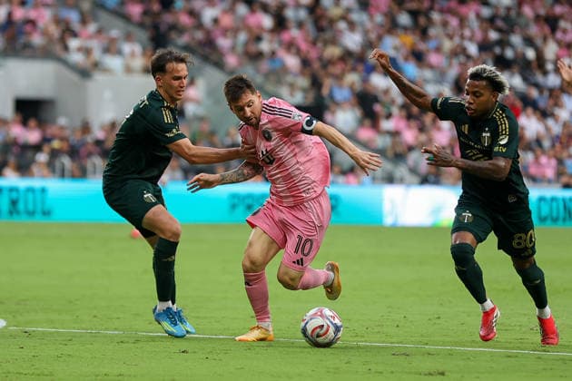 May 17, 2026, Miami, Florida, USA: Inter Miami forward Lionel Messi (10) controls the ball during a MLS, Fussball Herren, USA soccer match between Inter Miami CF and Portland Timbers at NU Stadium in Miami Miami USA - ZUMAa257 20260517_zsp_a257_002 Copyright: xChrisxArjoonx