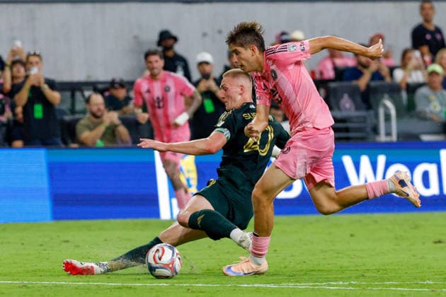 May 17, 2026, Miami, Florida, USA: Portland Timbers midfielder Brandon Bye (5) and Inter Miami forward DoÂ¡niel Pinto r (56) battle for the ball during a MLS, Fussball Herren, USA soccer match between Inter Miami CF and Portland Timbers at NU Stadium in Miami Soccer 2026: Inter Miami 2:0 Portland Timbers  - ZUMAa257 20260517_zsp_a257_047 Copyright: xChrisxArjoonx