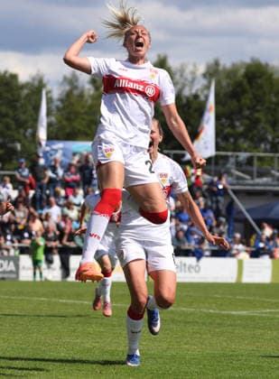 Sand , Fußball 2. Bundesliga , SC Sand vs. VfB Stuttgart Frauen , Meike Meßmer ( VfB )