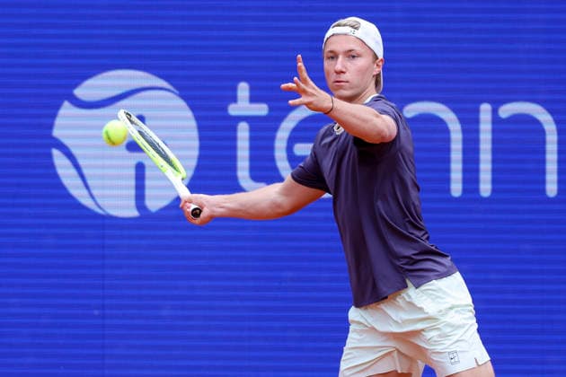 Max Schoenhaus (Germany) kontrolliert den Ball, Bitpanda Hamburg Open, Bitpanda Hamburg Open, Rothenbaum am 18. May 2026 in Hamburg, Deutschland. (Foto von Marco Steinbrenner DeFodi Images) Max Schoenhaus (Germany) controls the ball, Bitpanda Hamburg Open, Bitpanda Hamburg Open, Rothenbaum, May 18, 2026 in Hamburg, Germany. (Photo by Marco Steinbrenner DeFodi Images) -