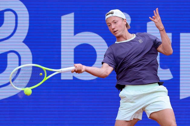 Max Schoenhaus (Germany) kontrolliert den Ball, Bitpanda Hamburg Open, Bitpanda Hamburg Open, Rothenbaum am 18. May 2026 in Hamburg, Deutschland. (Foto von Marco Steinbrenner DeFodi Images) Max Schoenhaus (Germany) controls the ball, Bitpanda Hamburg Open, Bitpanda Hamburg Open, Rothenbaum, May 18, 2026 in Hamburg, Germany. (Photo by Marco Steinbrenner DeFodi Images) -