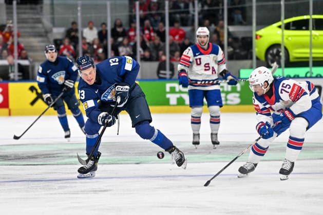 ZURICH, SWITZERLAND - MAY 18: Jesse Puljujarvi of Finland in action against Connor Clifton of United States during the 2026 IIHF Ice hockey, Eishockey World Championship, WM, Weltmeisterschaft Switzerland game between Finland and USA at Swiss Life Arena on May 18, 2026 in Zurich, Zurich. Zurich Swiss Life Arena Zurich Switzerland Copyright: xJustPictures.ch AndreaxBrancax jp-en-EuSpIm-JP7_ANB_Fin_USA_18052026_8633