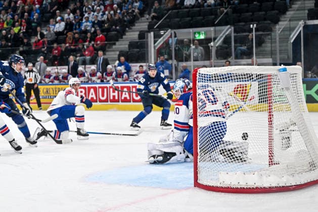 ZURICH, SWITZERLAND - MAY 18: Lenni Hameenaho of Finland scores a goal against goalkeeper Joseph Woll of United States during the 2026 IIHF Ice hockey, Eishockey World Championship, WM, Weltmeisterschaft Switzerland game between Finland and USA at Swiss Life Arena on May 18, 2026 in Zurich, Zurich. Zurich Swiss Life Arena Zurich Switzerland Copyright: xJustPictures.ch AndreaxBrancax jp-en-EuSpIm-JP7_ANB_Fin_USA_18052026_8719