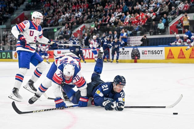 ZURICH, SWITZERLAND - MAY 18: Patrik Puistola of Finland in a battle for the puck against Justin Faulk of United States during the 2026 IIHF Ice hockey, Eishockey World Championship, WM, Weltmeisterschaft Switzerland game between Finland and USA at Swiss Life Arena on May 18, 2026 in Zurich, Zurich. Zurich Swiss Life Arena Zurich Switzerland Copyright: xJustPictures.ch AndreaxBrancax jp-en-EuSpIm-JP7_ANB_Fin_USA_18052026_9423