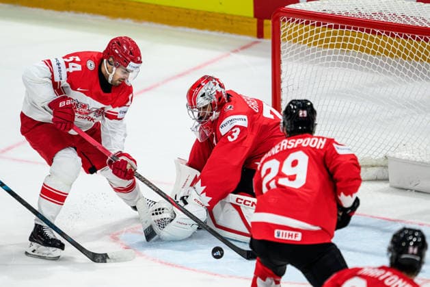 260518 Jet Greaves of Canada and Felix Scheel of Denmark during the 2026 IIHF Ice hockey, Eishockey World Championship, WM, Weltmeisterschaft match between Canada and Denmark on May 18, 2026 in Fribourg. Photo: Jesper Zerman BILDBYRAN kod JZ JZ0718 ishockey ice hockey ishockey-vm 2026 vm 2026 iihf world championship kanada canada danmark denmark canada kanada bbeng danmark denmark Copyright: JESPERxZERMAN BB260518JZ086