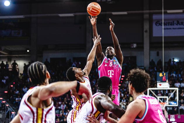 easyCredit Basketball Bundesliga, 2. Playoff-Viertelfinale: Telekom Baskets Bonn vs. Fitness First Baskets Würzburg, 18.05.2026 Tylan Birts (Telekom Baskets Bonn 5) von außen - easyCredit Basketball Bundesliga, 2. Playoff-Viertelfinale: Telekom Baskets Bonn vs. Fitness First Baskets Würzburg, 18.05.2026, Telekom Dome Bonn Copyright: xBEAUTIFULxSPORTS Derixx