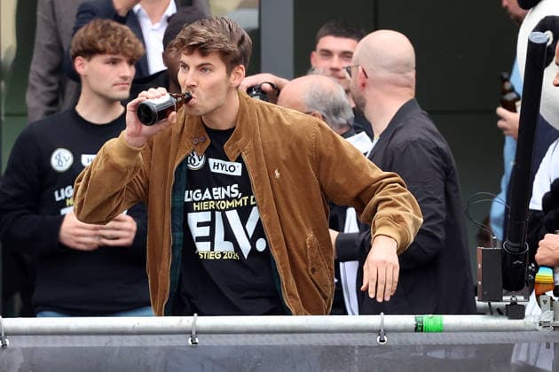 18.05.2026, xrekx, Fussball 2.Bundesliga, SV Elversberg - Aufstiegsfeier v.l. Maximilian Rohr (SV 07 Elversberg) (DFL DFB REGULATIONS PROHIBIT ANY USE OF PHOTOGRAPHS as IMAGE SEQUENCES and or QUASI-VIDEO) Elversberg