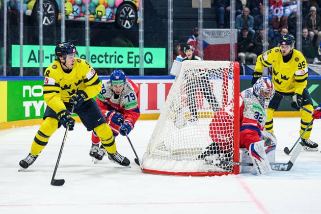 260518 Linus Karlsson of Sweden and Tomas Galvas of Czech Republic during the 2026 IIHF Ice hockey, Eishockey World Championship, WM, Weltmeisterschaft match between Sweden and Czech Republic on May 18, 2026 in Fribourg. Photo: Jesper Zerman BILDBYRAN kod JZ JZ0719 ishockey ice hockey ishockey-vm 2026 vm 2026 iihf world championship sverige sweden tjeckien czech republic bbeng Copyright: JESPERxZERMAN BB260518JZ118