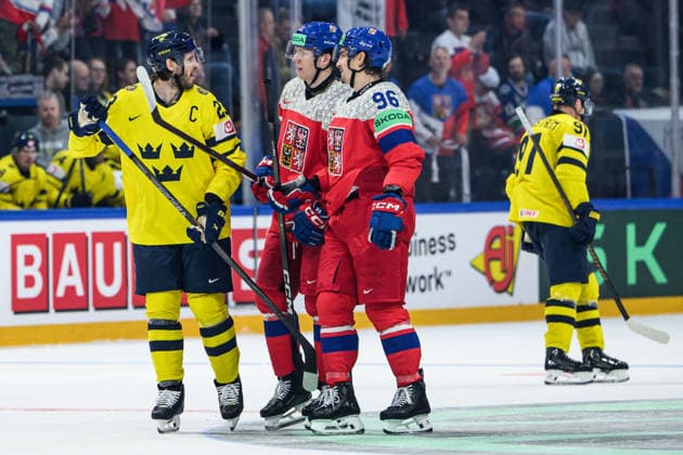 260518 Oliver Ekman-Larsson of Sweden with Marek Alscher and David Tomasek of Czech Republic during the 2026 IIHF Ice hockey, Eishockey World Championship, WM, Weltmeisterschaft match between Sweden and Czech Republic on May 18, 2026 in Fribourg. Photo: Jesper Zerman BILDBYRAN kod JZ JZ0719 ishockey ice hockey ishockey-vm 2026 vm 2026 iihf world championship sverige sweden tjeckien czech republic bbeng Copyright: JESPERxZERMAN BB260518JZ125