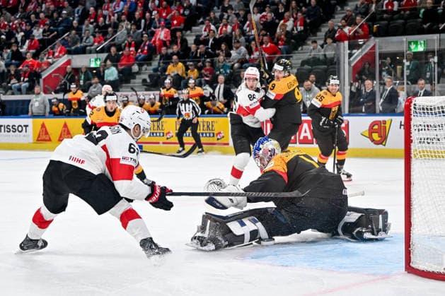 ZURICH, SWITZERLAND - MAY 18: goalkeeper Jonas Stettmer of Germany makes a save on Denis Malgin of Switzerland during the 2026 IIHF Ice hockey, Eishockey World Championship, WM, Weltmeisterschaft Switzerland game between Germany and Switzerland at Swiss Life Arena on May 18, 2026 in Zurich, Zurich. Zurich Swiss Life Arena Zurich Switzerland Copyright: xJustPictures.ch AndreaxBrancax jp-en-EuSpIm-JP7_ANB_Ger_Sui_18052026_0908