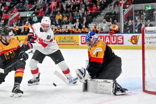 ZURICH, SWITZERLAND - MAY 18: Pius Suter of Switzerland battles for the puck against Leon Huttl of Germany L) and goalkeeper Jonas Stettmer of Germany R) during the 2026 IIHF Ice hockey, Eishockey World Championship, WM, Weltmeisterschaft Switzerland game between Germany and Switzerland at Swiss Life Arena on May 18, 2026 in Zurich, Zurich. Zurich Swiss Life Arena Zurich Switzerland Copyright: xJustPictures.ch AndreaxBrancax jp-en-EuSpIm-JP7_ANB_Ger_Sui_18052026_1085
