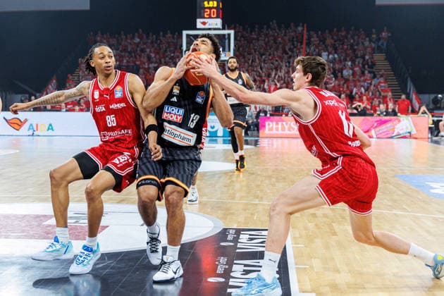 Austin Crowley (BMA365 Bamberg Baskets, 85), Mark Smith (ratiopharm Ulm, 13), Richard Balint (BMA365 Bamberg Baskets, 11), BMA365 Bamberg Baskets vs. ratiopharm Ulm, Basketball, easyCredit BBL, Playoff Viertelfinale, Spiel 2, 18.05.2026 BMA365 Bamberg Baskets vs. ratiopharm Ulm, Basketball, easyCredit BBL, Playoff Viertelfinale, Spiel 2, 18.05.2026 Bamberg Copyright: xEibner-Pressefoto G.xSantemizx EP_EER