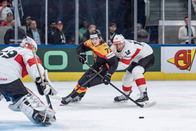 18 05 2026, Zurich, Swiss Life Arena, Ice hockey, Eishockey World Championships: Germany - Switzerland, 73 Lukas Reichel (Germany), 14 Dean Kukan (Switzerland) Zurich Swiss Life Arena Zurich Switzerland Copyright: xJustPictures.ch StefanxEmchx jp-de-StEm-DSC0034320260518