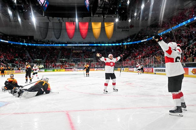 ZURICH, SWITZERLAND - MAY 18: Sven Andrighetto of Switzerland L) celebrates his goal with Denis Malgin of Switzerland R) during the 2026 IIHF Ice hockey, Eishockey World Championship, WM, Weltmeisterschaft Switzerland game between Germany and Switzerland at Swiss Life Arena on May 18, 2026 in Zurich, Zurich. Zurich Swiss Life Arena Zurich Switzerland Copyright: xJustPictures.ch AndreaxBrancax jp-en-EuSpIm-JP7_ANB_Ger_Sui_18052026_5415