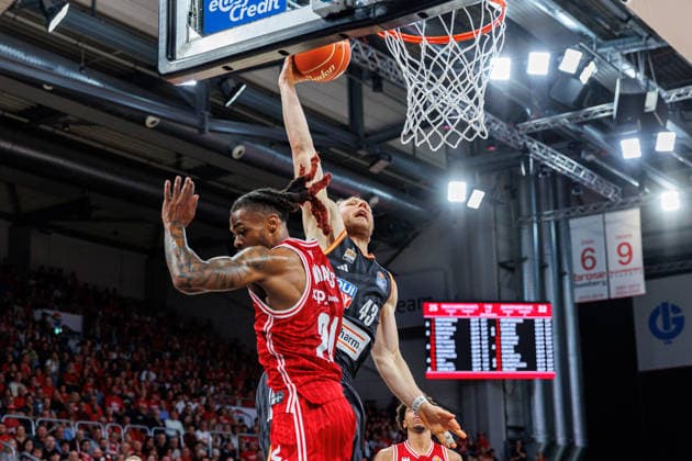 Cobe Williams (BMA365 Bamberg Baskets, 24), Christian Sengfelder (ratiopharm Ulm, 43), BMA365 Bamberg Baskets vs. ratiopharm Ulm, Basketball, easyCredit BBL, Playoff Viertelfinale, Spiel 2, 18.05.2026 BMA365 Bamberg Baskets vs. ratiopharm Ulm, Basketball, easyCredit BBL, Playoff Viertelfinale, Spiel 2, 18.05.2026 Bamberg Copyright: xEibner-Pressefoto G.xSantemizx EP_EER
