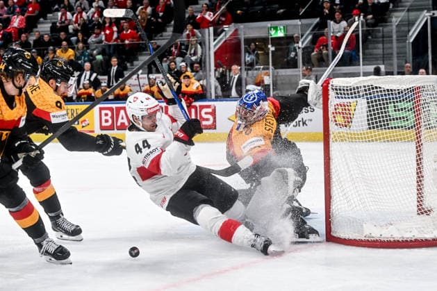 ZURICH, SWITZERLAND - MAY 18: Pius Suter of Switzerland in action against goalkeeper Nicolaj Henriksen of Denmark during the 2026 IIHF Ice hockey, Eishockey World Championship, WM, Weltmeisterschaft Switzerland game between Germany and Switzerland at Swiss Life Arena on May 18, 2026 in Zurich, Zurich. Zurich Swiss Life Arena Zurich Switzerland Copyright: xJustPictures.ch AndreaxBrancax jp-en-EuSpIm-JP7_ANB_Ger_Sui_18052026_2497