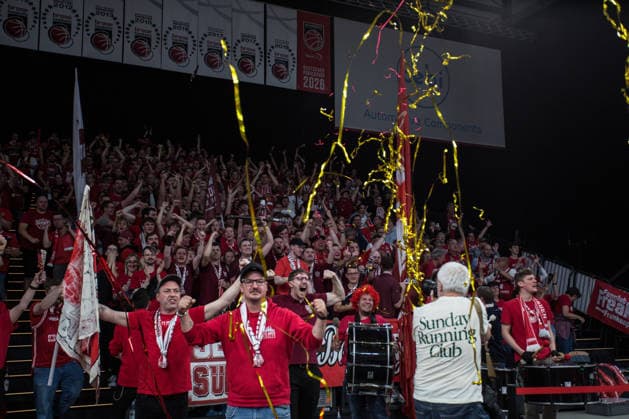 Bamberg, Deutschland 18. Mai 2026: 1. BBL Playoff Viertelfinale - 2025 2026 - Sp. 2 - Bamberg Baskets gegen Ratiopharm Ulm Im Bild: Jubel bei den Bamberger Fans zum Sieg Brose Arena Bayern Copyright: xFotostandx xSchmittx