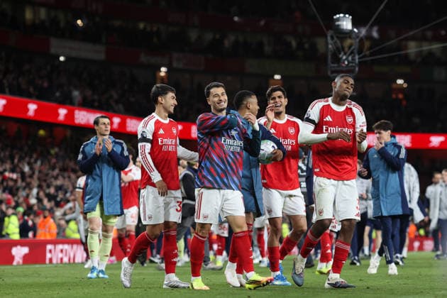 Arsenal v Burnley 18 May 2026, London - Premier League Football - Arsenal v Burnley - Gabriel Martinelli of Arsenal leads the applause of the fans alongside his team mates - Photo: Charlotte Wilson Offside. London UK Copyright: xCharlottexWilsonx xOffsidexOffside