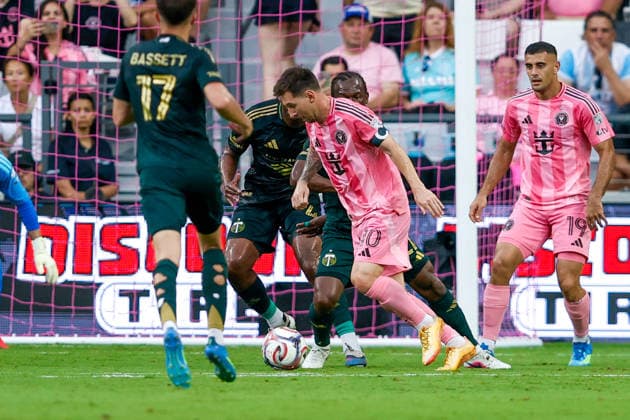 May 17, 2026, Miami, Florida, USA: Inter Miami forward Lionel Messi (10) controls the ball during a MLS, Fussball Herren, USA soccer match between Inter Miami CF and Portland Timbers at NU Stadium in Miami Miami USA - ZUMAa257 20260517_zsp_a257_087 Copyright: xChrisxArjoonx