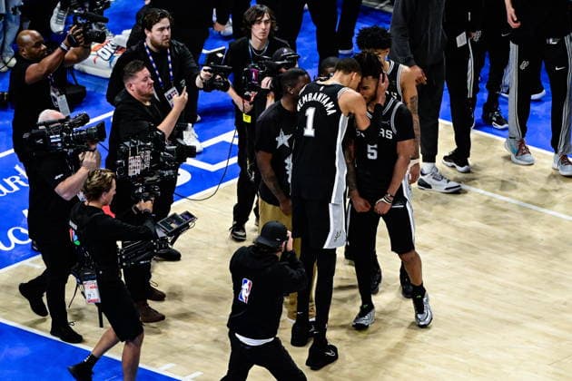 NBA, Basketball Herren, USA Western Conference Finals Game 1 - San Antonio Spurs at Oklahoma City Thunder San Antonio Spurs forward center Victor Wembanyama (2-R) celebrates with San Antonio Spurs guard Stephon Castle (R) after game 1 of the NBA Western Conference Finals between Oklahoma City Thunder and San Antonio Spurs in Oklahoma City, Oklahoma, USA, 18 May 2026. Oklahoma City United States  Copyright: xGERALDxLEONGx